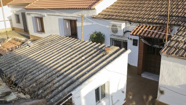 Cuatro niños conviven más de 24 horas con el cadáver de su madre y la pareja de esta