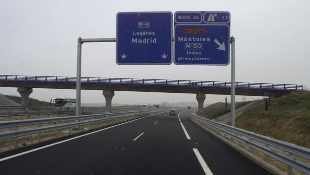 Muere un hombre en Getafe tras salirse su vehículo y caer desde una altura de unos ocho metros a la M-50