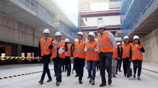 Las autoridades, durante su recorrido por las obras