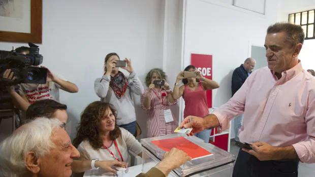 Franco arrasa en las primarias y será el secretario general del PSOE madrileño