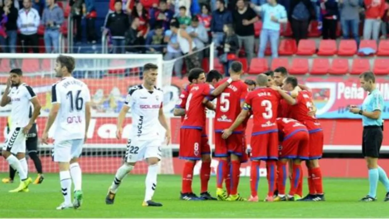 Los jugadores del Numancia celebran uno de los goles ante el Albacete