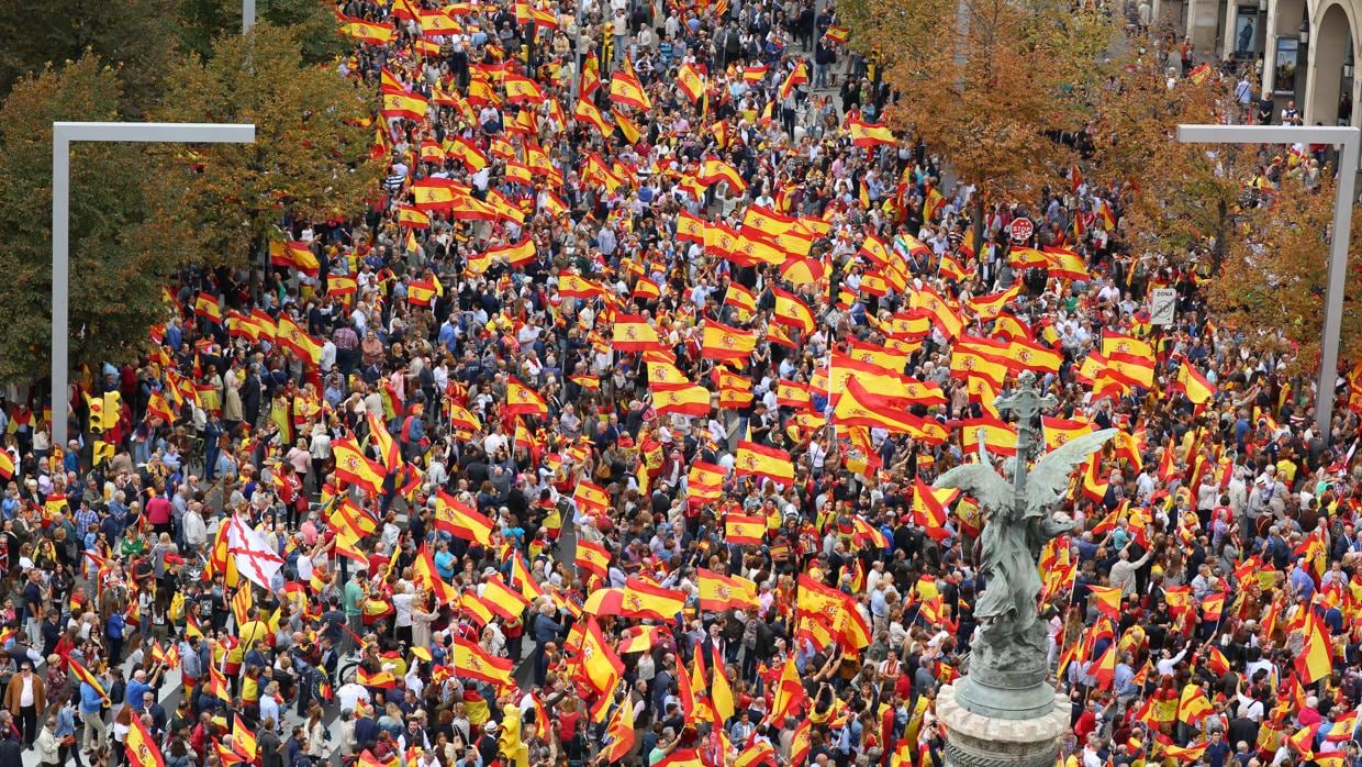 Imagen de la Plaza de España durante la concentración en contra del desafío secesionista de Cataluña