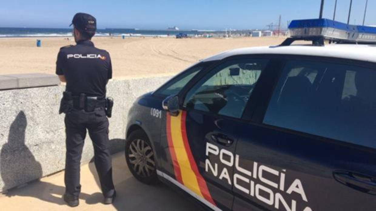Imagen de archivo de la Policía Nacional en una playa valenciana