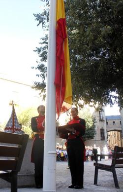 Izado de una bandera de España