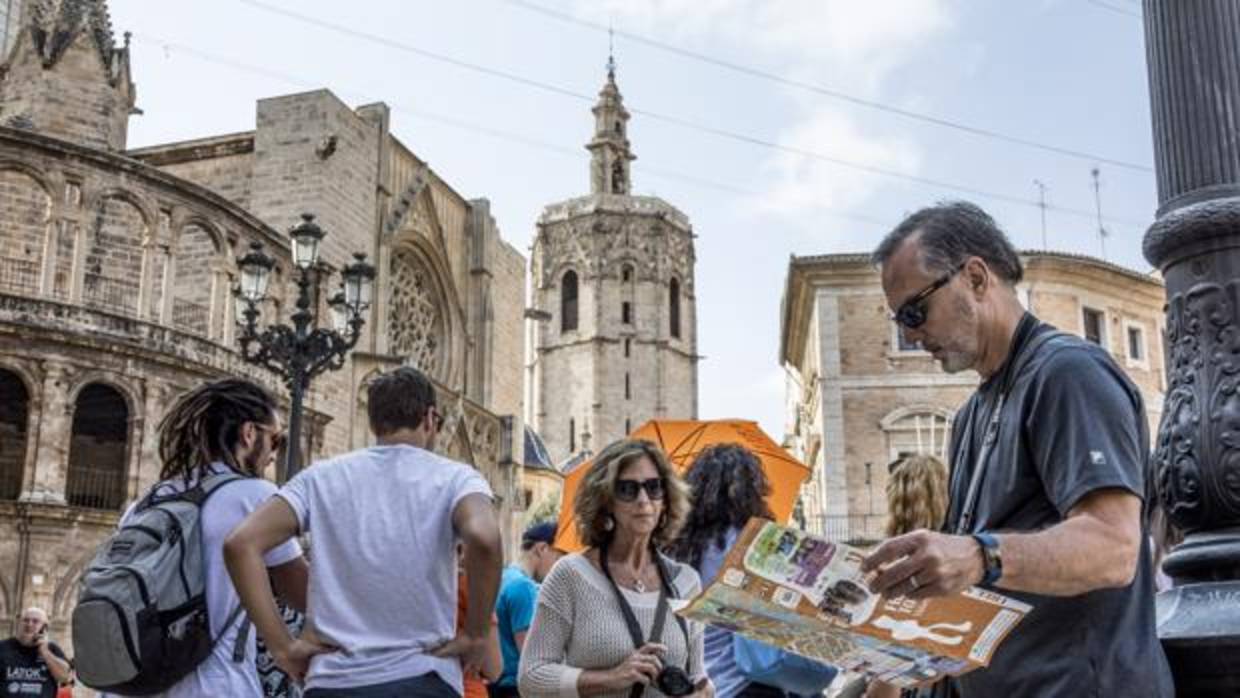 Imagen de un grupo de turistas captada en el centro de Valencia