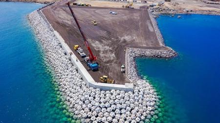 Una de las obras de Félix Santiago Melián en el Puerto de Las Palmas