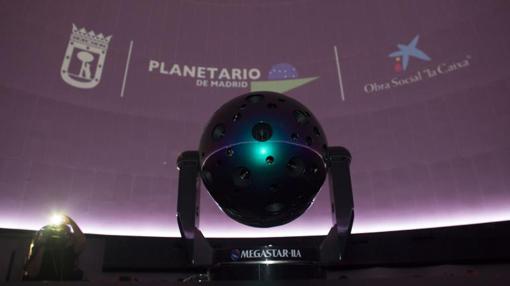 Nuevo equipo híbrido óptico-digital del Planetario de Madrid