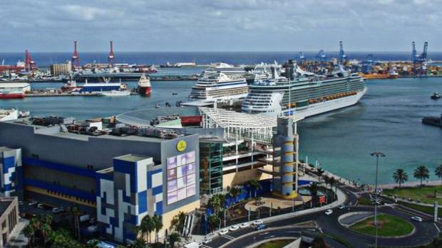 Los centros comerciales canarios, con el turismo de cruceros