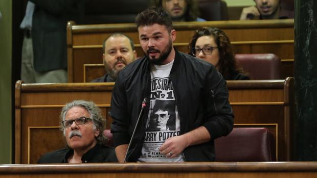 El dilema de Rufián y otros independentistas hipotecados con Banco Sabadell