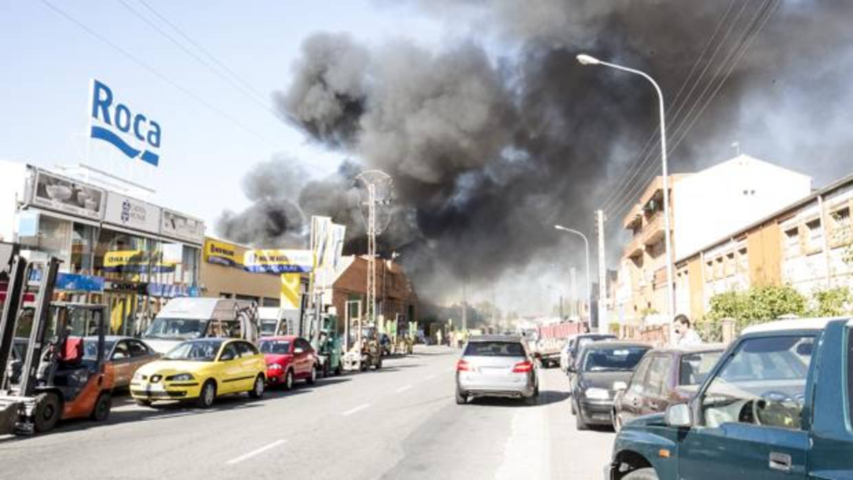 Incendio en una nave en el polígono industrial «El Cerro» de Segovia