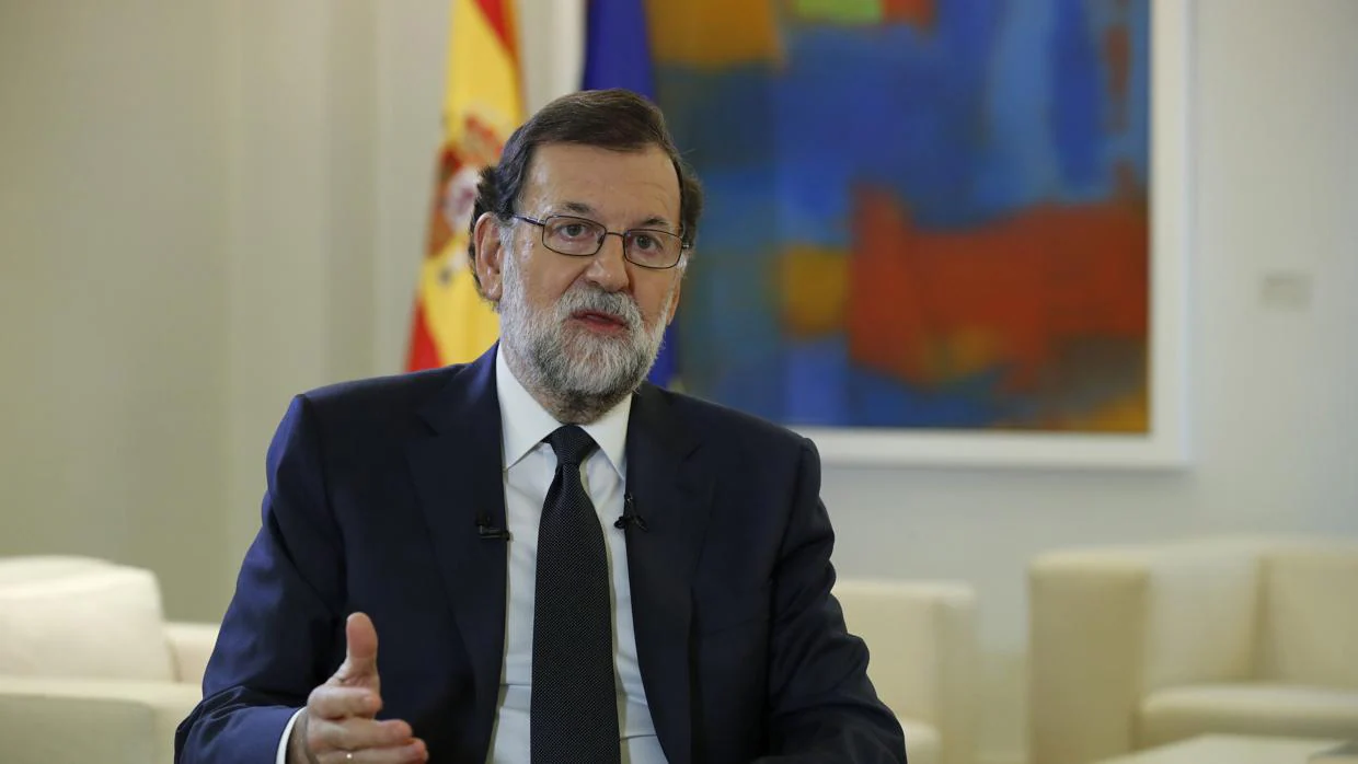 El presidente del Gobierno, Mariano Rajoy, durante su entrevista con la agencia Efe