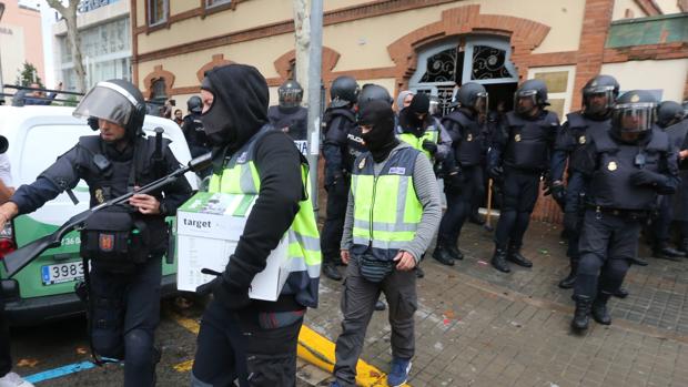 Interior envía una carta de desagravio a cada policía y guardia civil: «No estás solo, eres un orgullo para España»