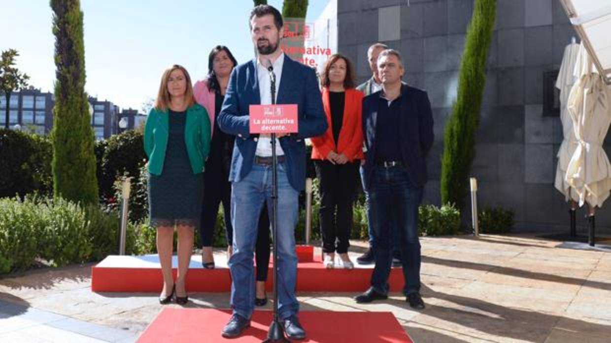 Tudanca junto a miembros de su Ejecutiva y representantes socialistas de la Comunidad en la dirección de la Ejectutiva Federal del PSOE