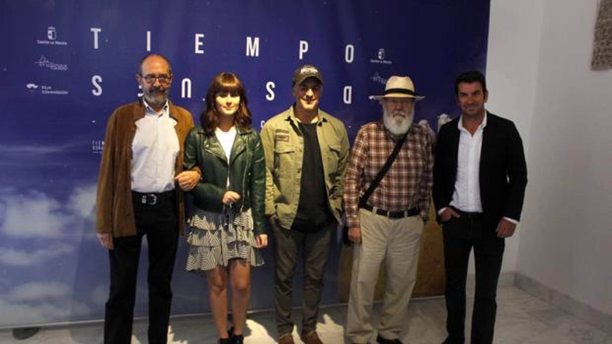 Cuerda y los actores Miguel Rellán, Nerea Camacho, Roberto Álamo y Arturo Vals, ayer en la presentación