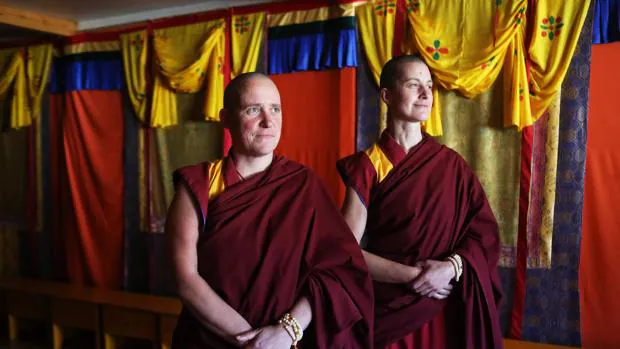 Tenzing Ngeyung y Tenzing Palmo, las dos monjas budistas gallegas, posan para ABC