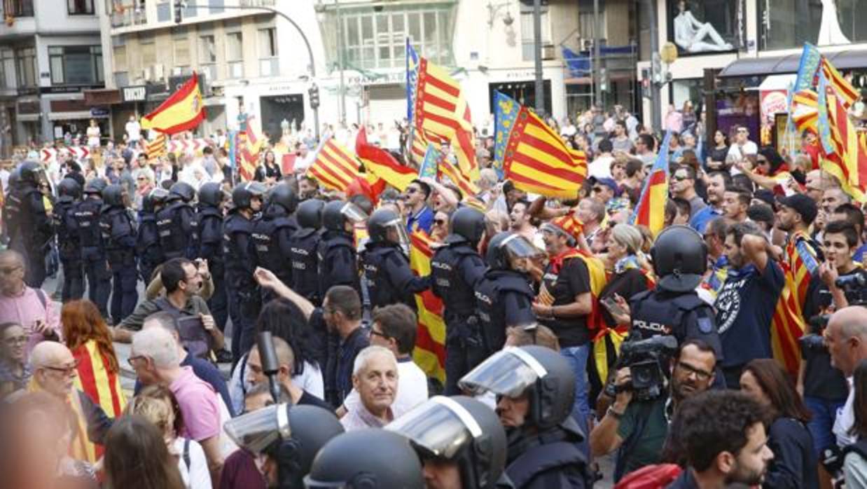 Imagen del cordón policial en la manifestación del pasado lunes en Valencia