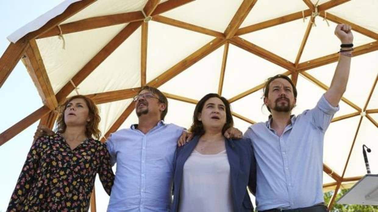 Pablo Iglesias, Ada Colau, Xavier Domènech y Elisenda Alamany durante la Diada de Cataluña, en septiembre