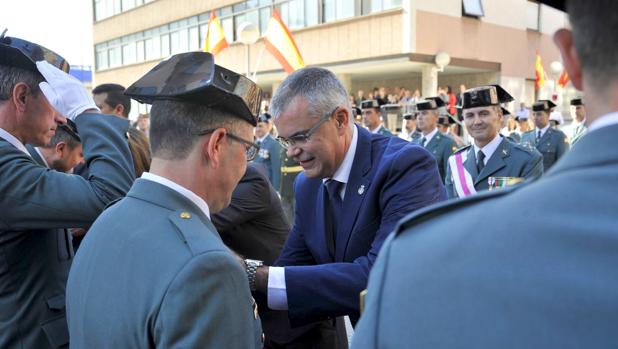 Villanueva llama a «no consentir» el odio contra la Guardia Civil