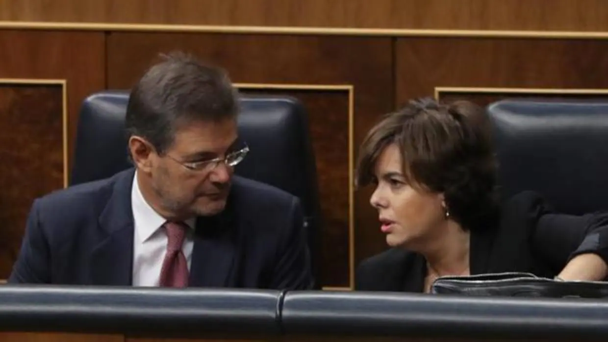 El ministro Rafael Català y la vicepresidenta del Gobierno Soraya Sáenz de Santamaría, en el Congreso esta semana