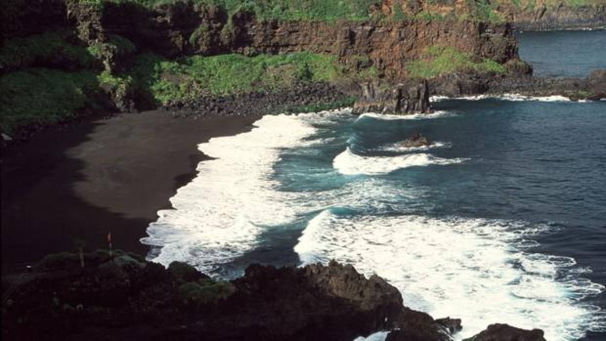 Playa de El Bollullo, ubicada en el municipio de La Orotava (Tenerife),