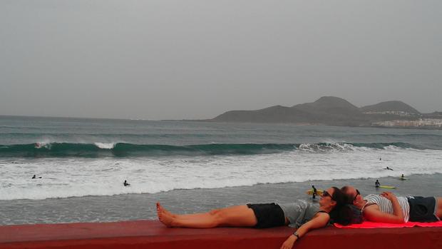 Tiempo de calima y para la prudencia con el sol en Canarias