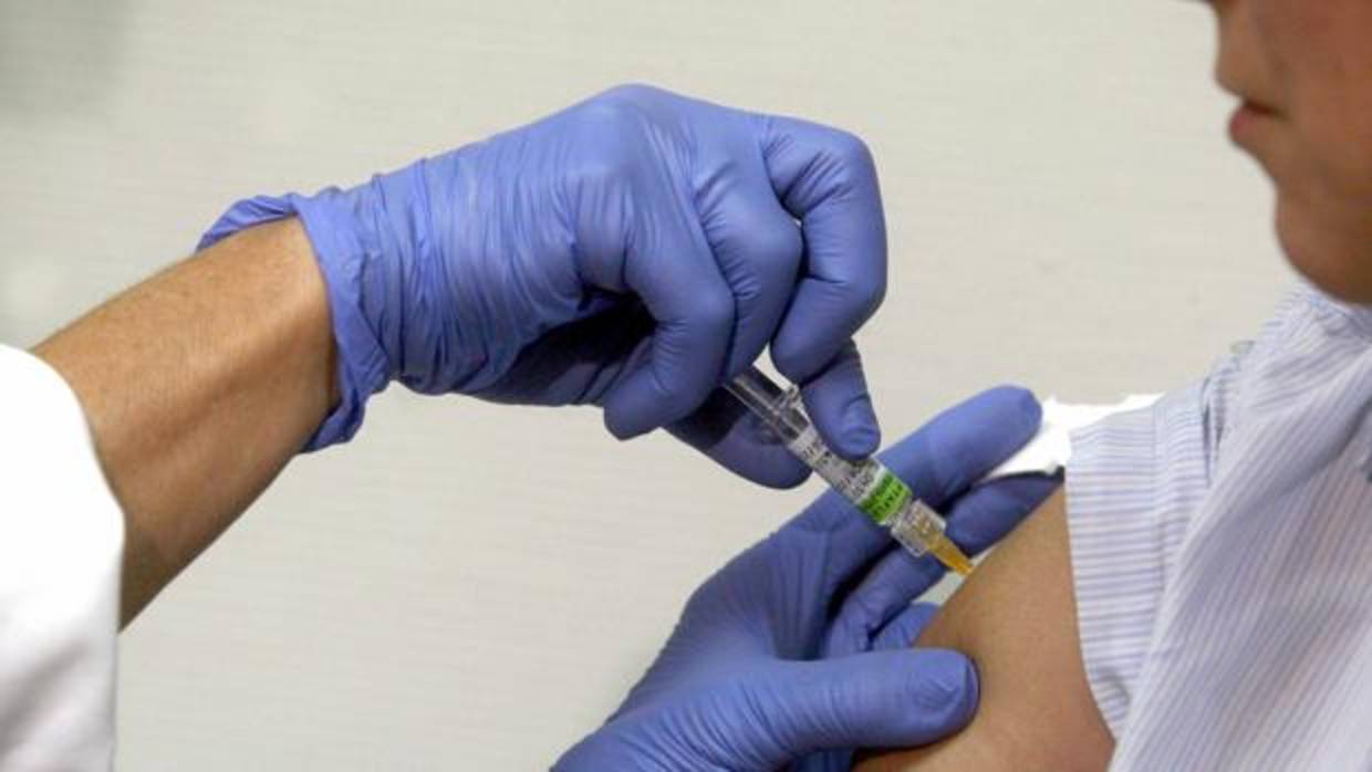 La vacuna contra la gripe se administrará en Castilla y León a partir del 24 de octubre