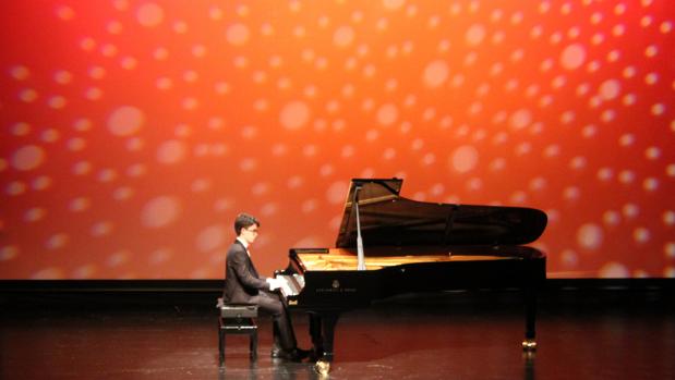 El pianista Carlos Santo pone el broche de oro al estreno de la temporada escénica del Auditori Teulada Moraira