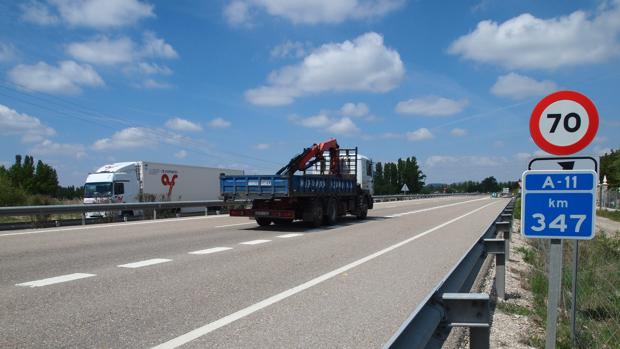 La Guardia Civil intenta parar durante cinco kilómetros a un camionero que quintuplicaba la tasa de alcohol