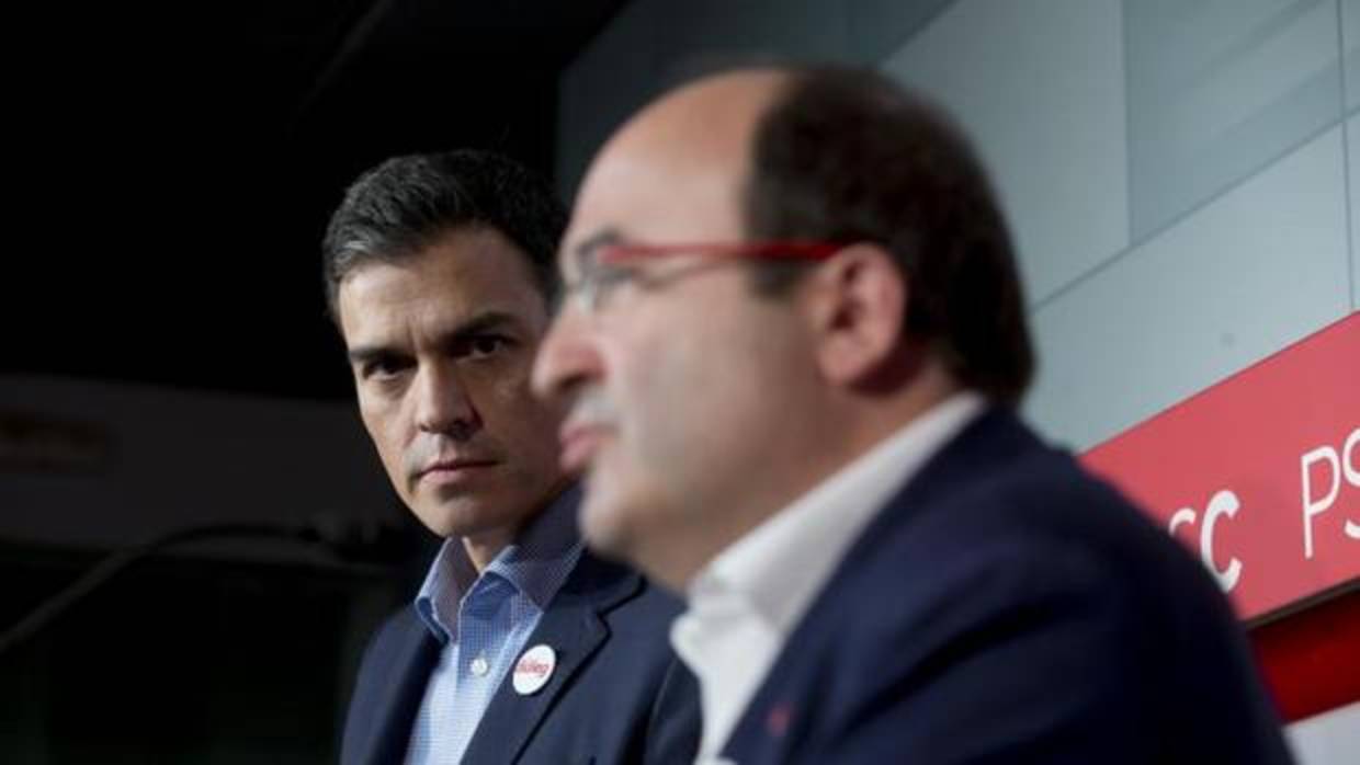 El secretario general del PSC, Miquel Iceta, junto a Pedro Sánchez