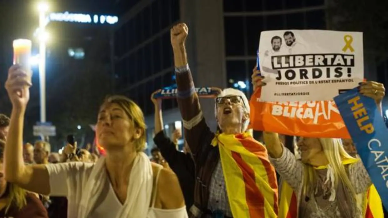 Manifestación para pedir la libertad e Jordi Sànchez y Jordi Cruixat el pasado 17 de octubre