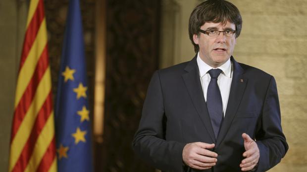 Puigdemont pide convocar un pleno en el Parlament para debatir la respuesta al 155