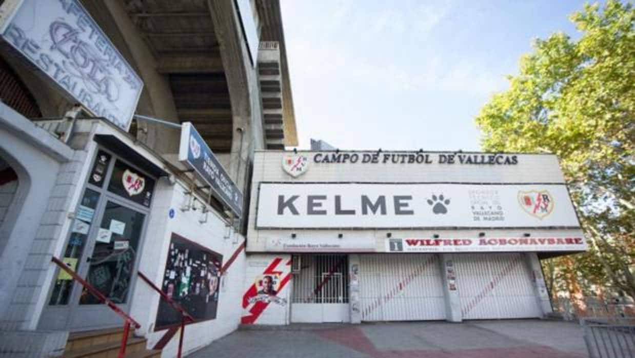 Puerta principal del Campo de Fútbol de Vallecas