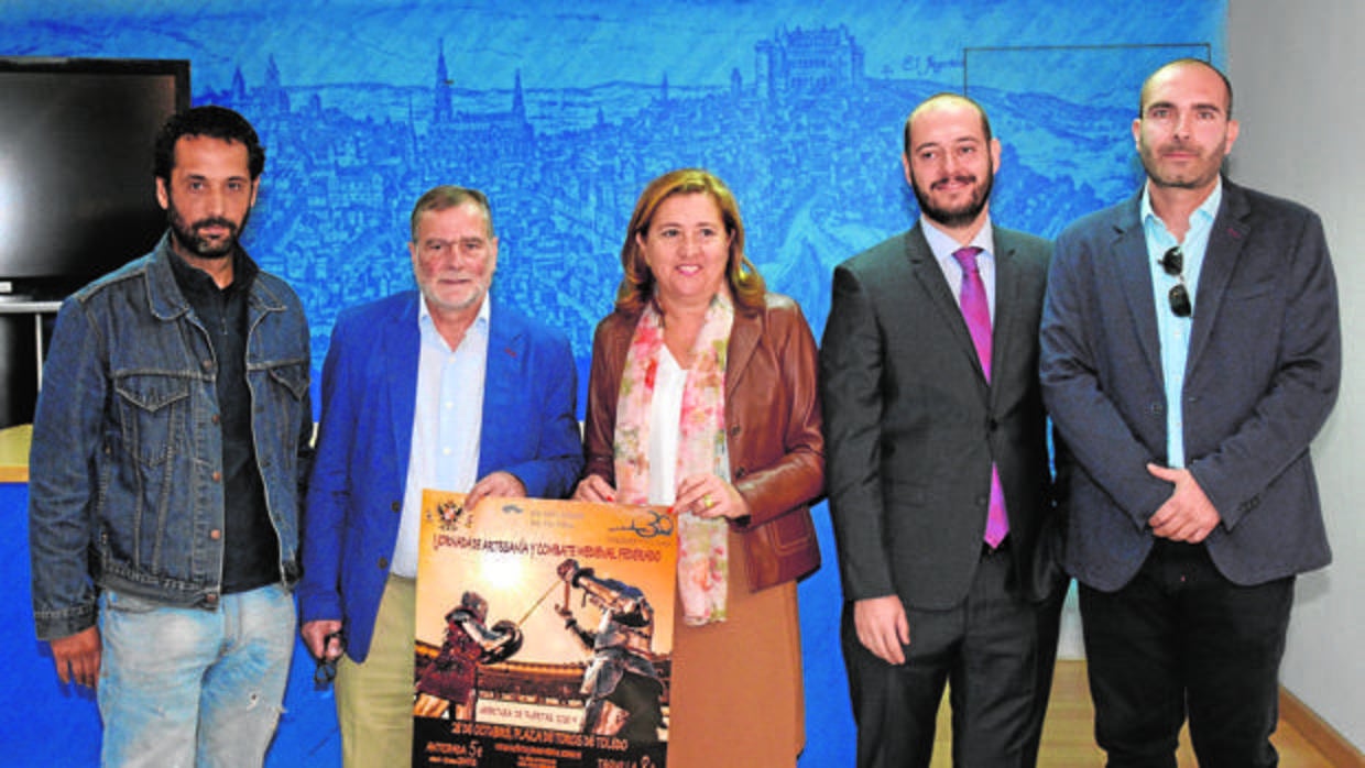 La concejala Rosana Rodríguez y los organizadores del evento