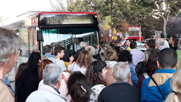 La última protesta de los independentistas: paran el autobús de la línea 155 en Moncada