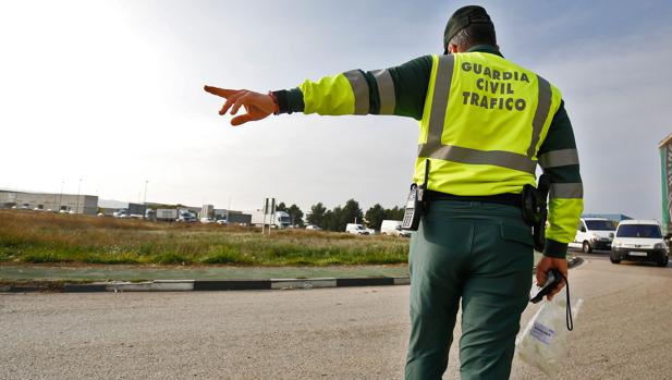 Investigan a un conductor de autocar con 53 pasajeros que triplicaba la tasa alcohol