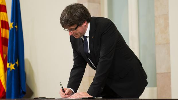 Puigdemont creó 69 cargos de confianza al llegar al poder: tres millones de sobrecoste