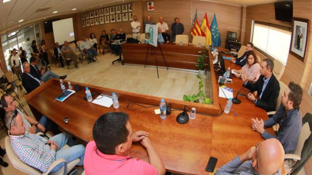 Un momento de la reunión del presidente de la Diputación de Alicante con alcaldes de la Marina Alta