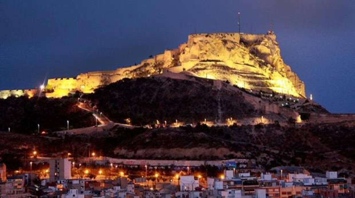 Vista panorámica nocturna de Alicante