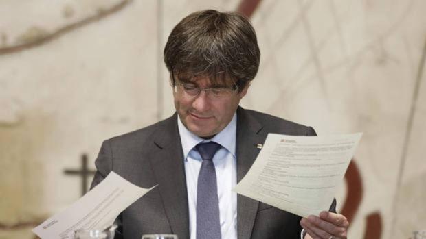 Puigdemont contrató a varias multinacionales para diseñar el sistema fiscal de su república catalana ilegal