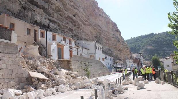 Nuevo desprendimiento de rocas en Alcalá del Júcar