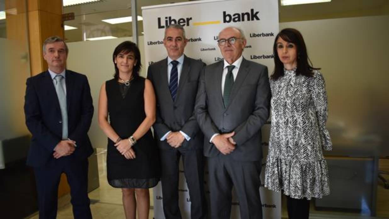 Dirigentes de Liberbank y Asaja se han reunido para valorar los problemas a los que se enfrentan agricultores y ganaderos derivados de la sequía