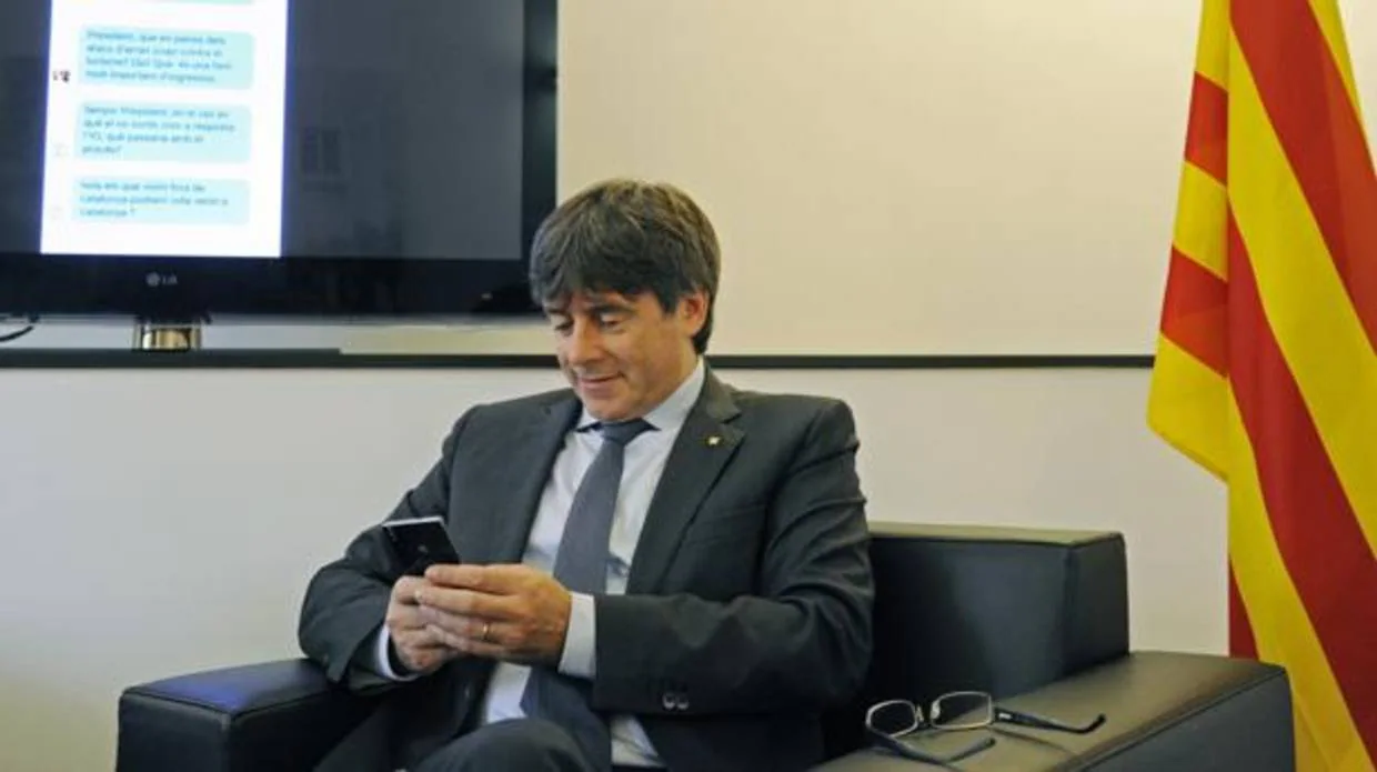 Carles Puigdemont ha sido cesado pero no lo acepta