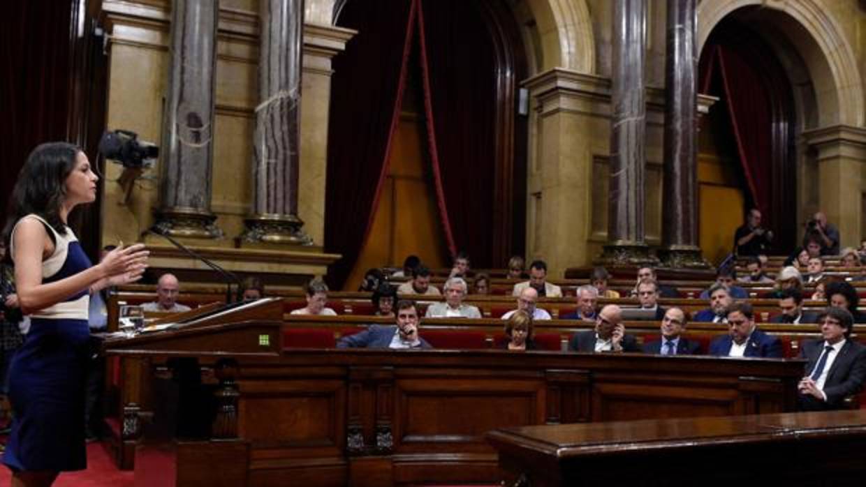 Inés Arrimadas en el Parlamento de Cataluña