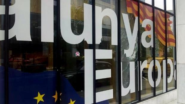 Exteriores mantiene operativas «las embajadas» catalanas para asuntos comerciales y de cooperación