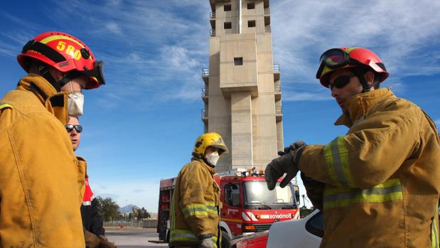 Un incendio en una habitación obliga a desalojar la planta de Psiquiatría del Hospital San Joan de Alicante
