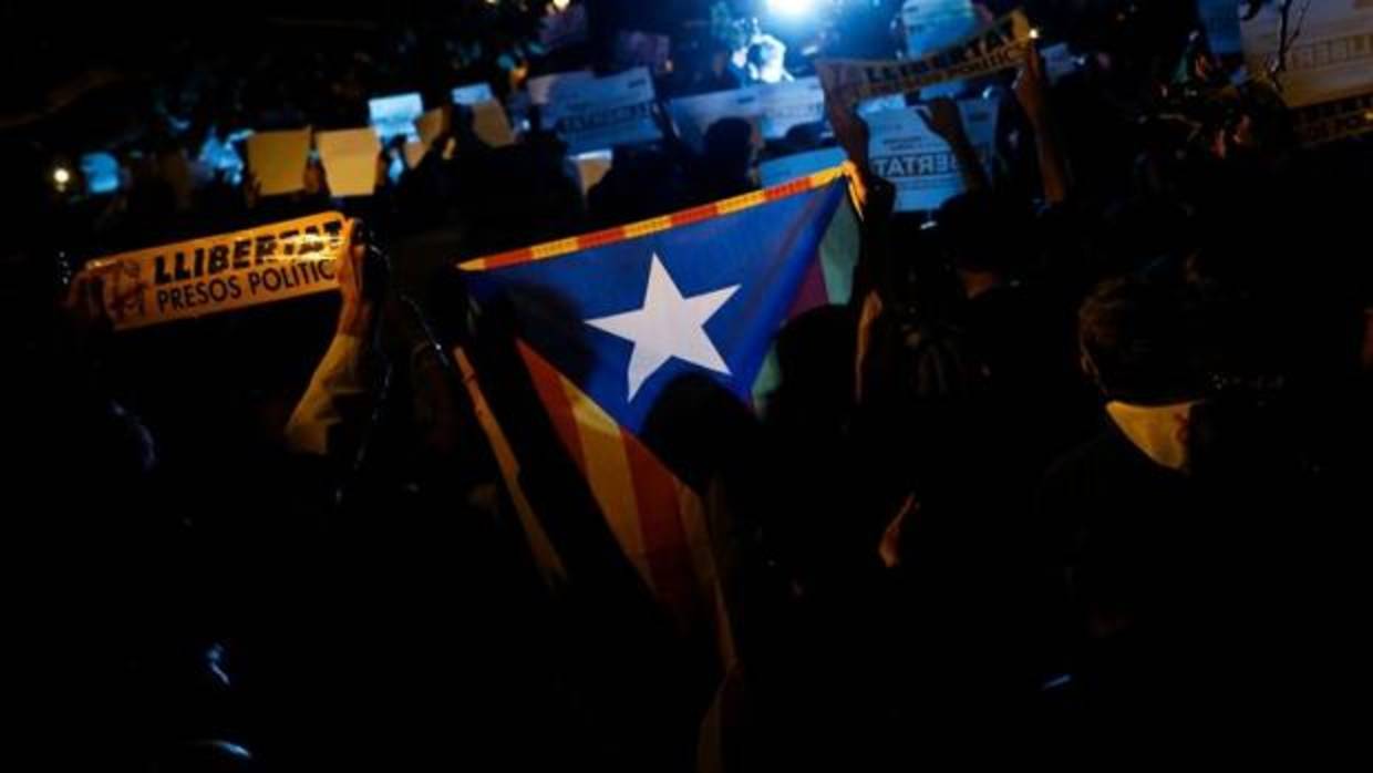 Protesta de este jueves frente a la sede del Parlament de Cataluña, en Barcelona