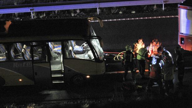 Cuatro heridos en una colisión entre varios coches y un autobús en Salamanca