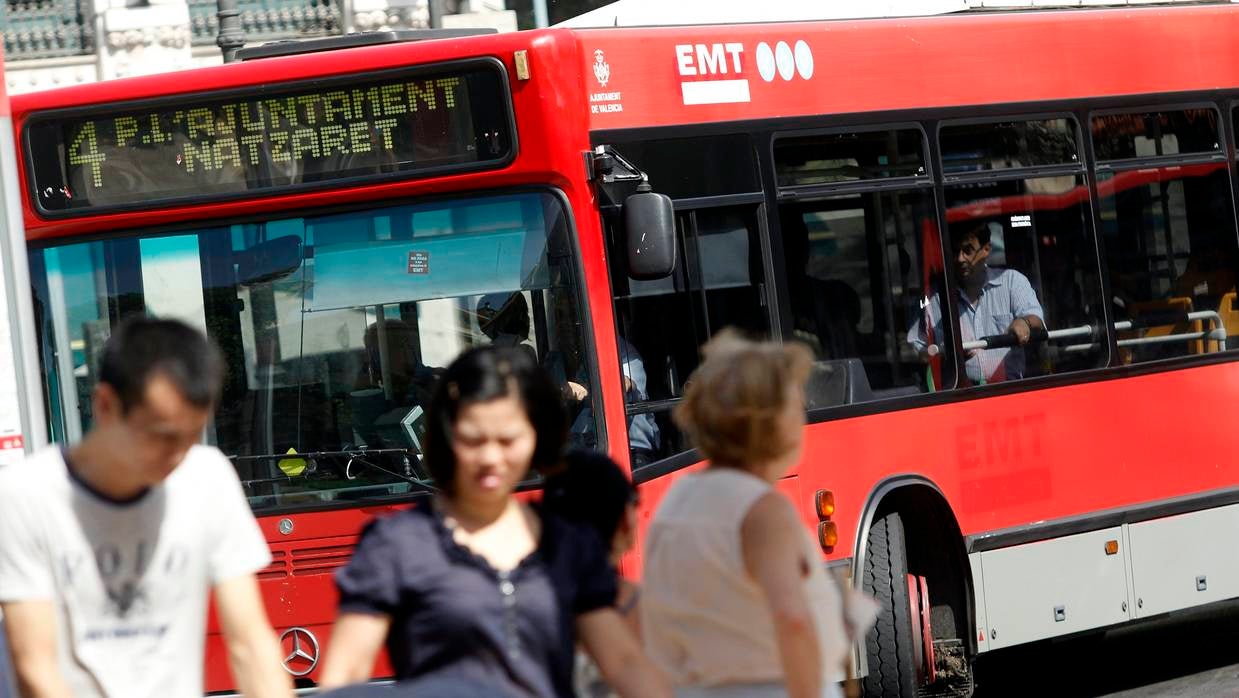 Imagen de archivo de un bus de la EMT