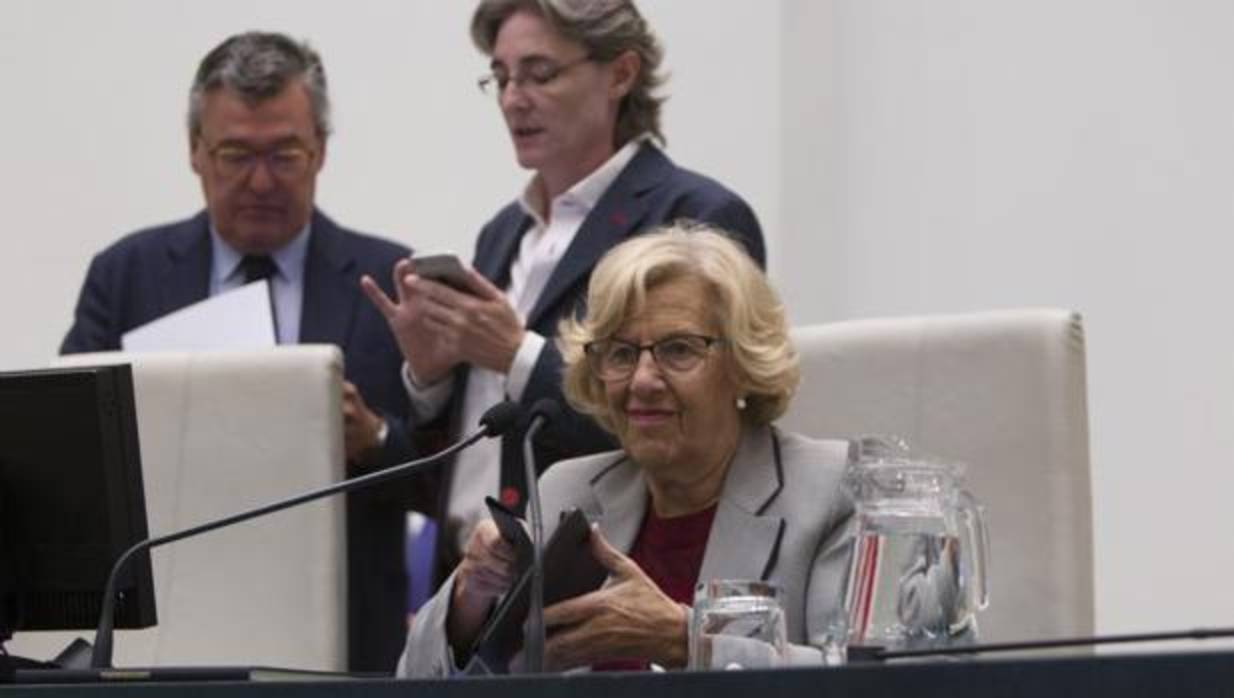 La alcaldesa de Madrid, Manuela Carmena, en un momento del Pleno