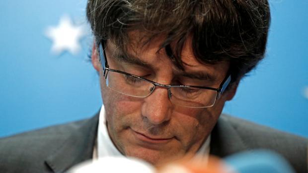 Puigdemont y sus exconsejeros se entregan a la Justicia belga